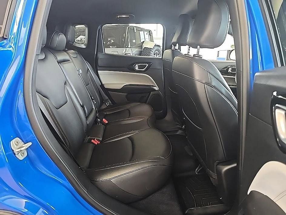 Used 2024 Jeep Compass Limited image 34