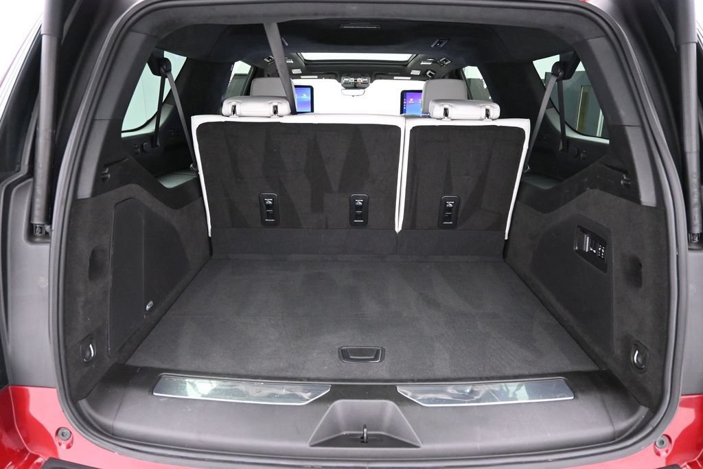 Used 2025 Cadillac Escalade ESV Sport Platinum w/ LPO, Floor Liner Package AWD/4WD image 35