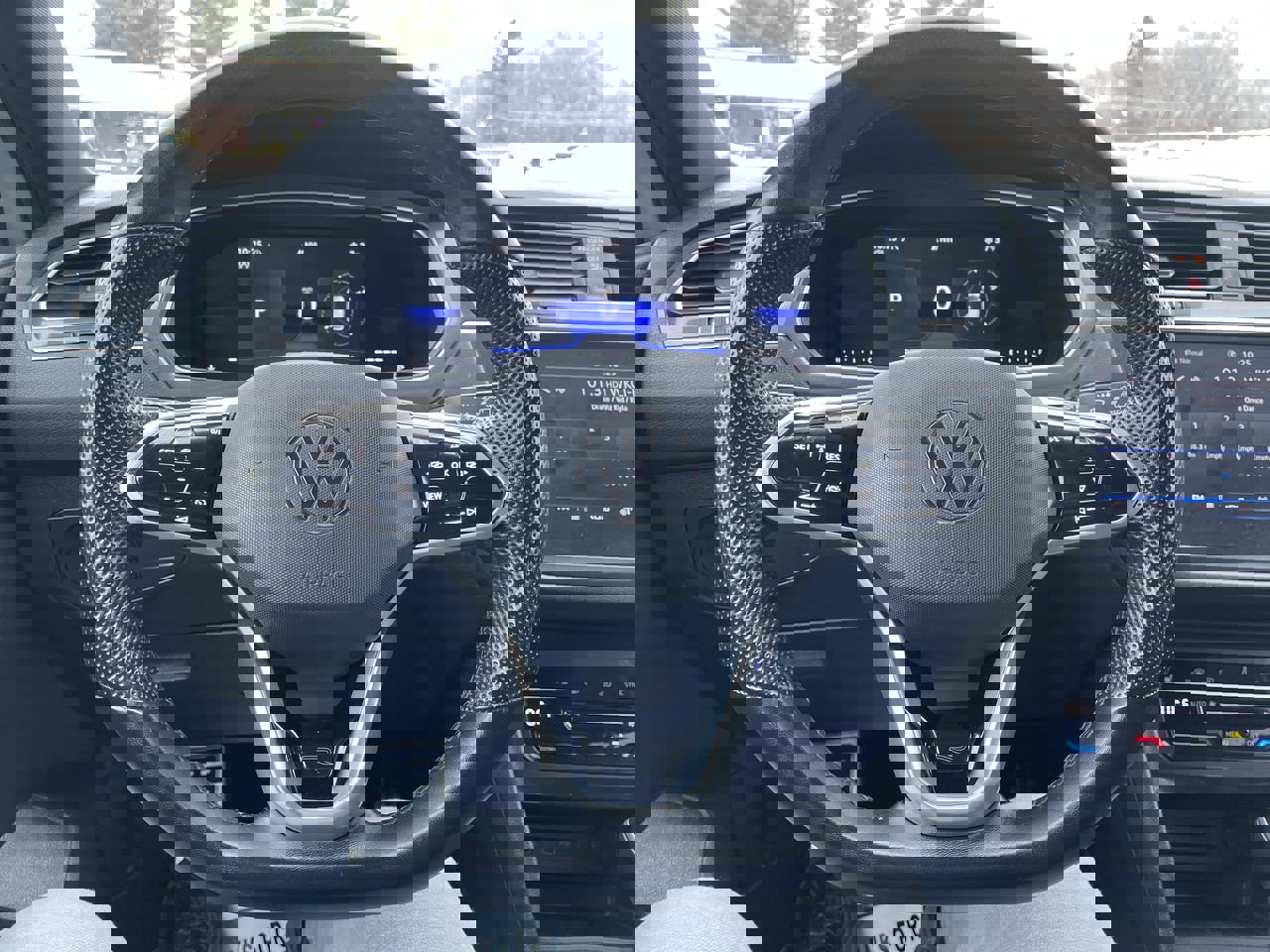 Used 2023 Volkswagen Tiguan SE R-Line image 18