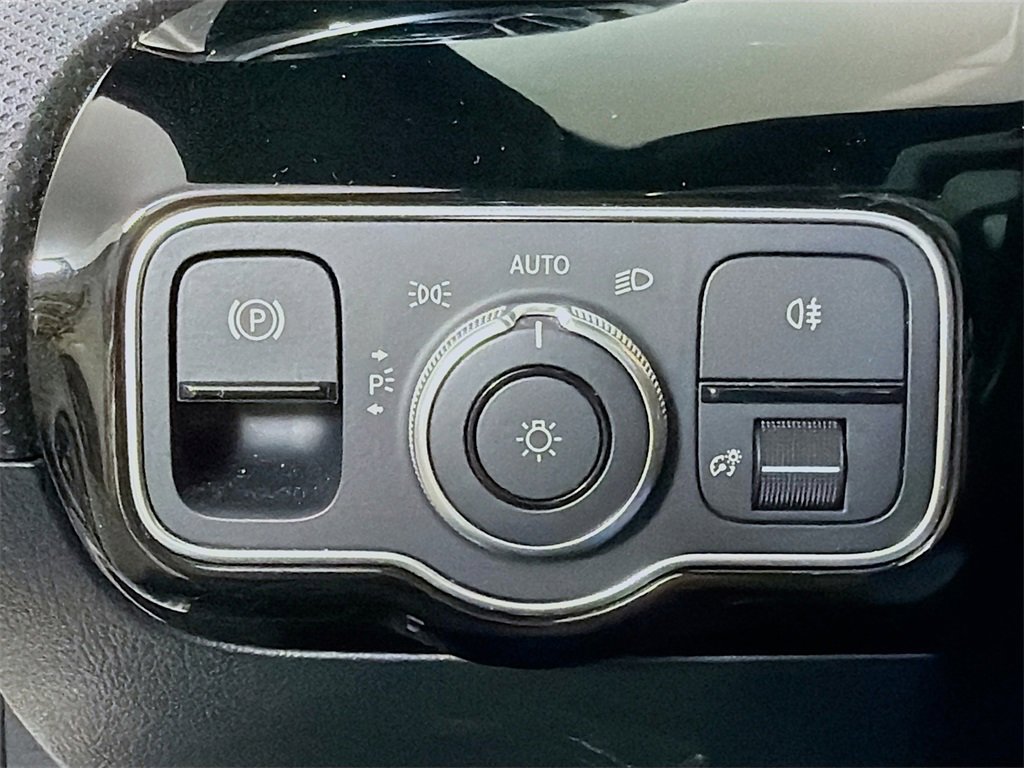 Used 2023 Mercedes-Benz CLA 250 4MATIC image 11