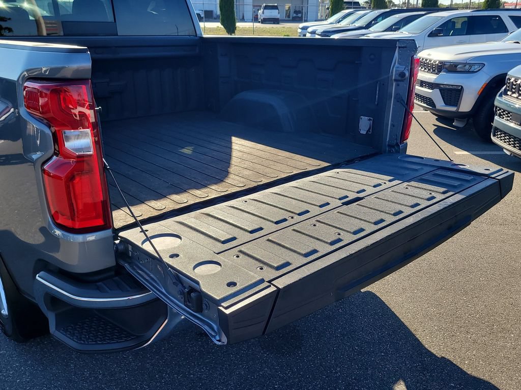 Used 2022 Chevrolet Silverado 1500 LTZ w/ LTZ Premium Package RWD image 11