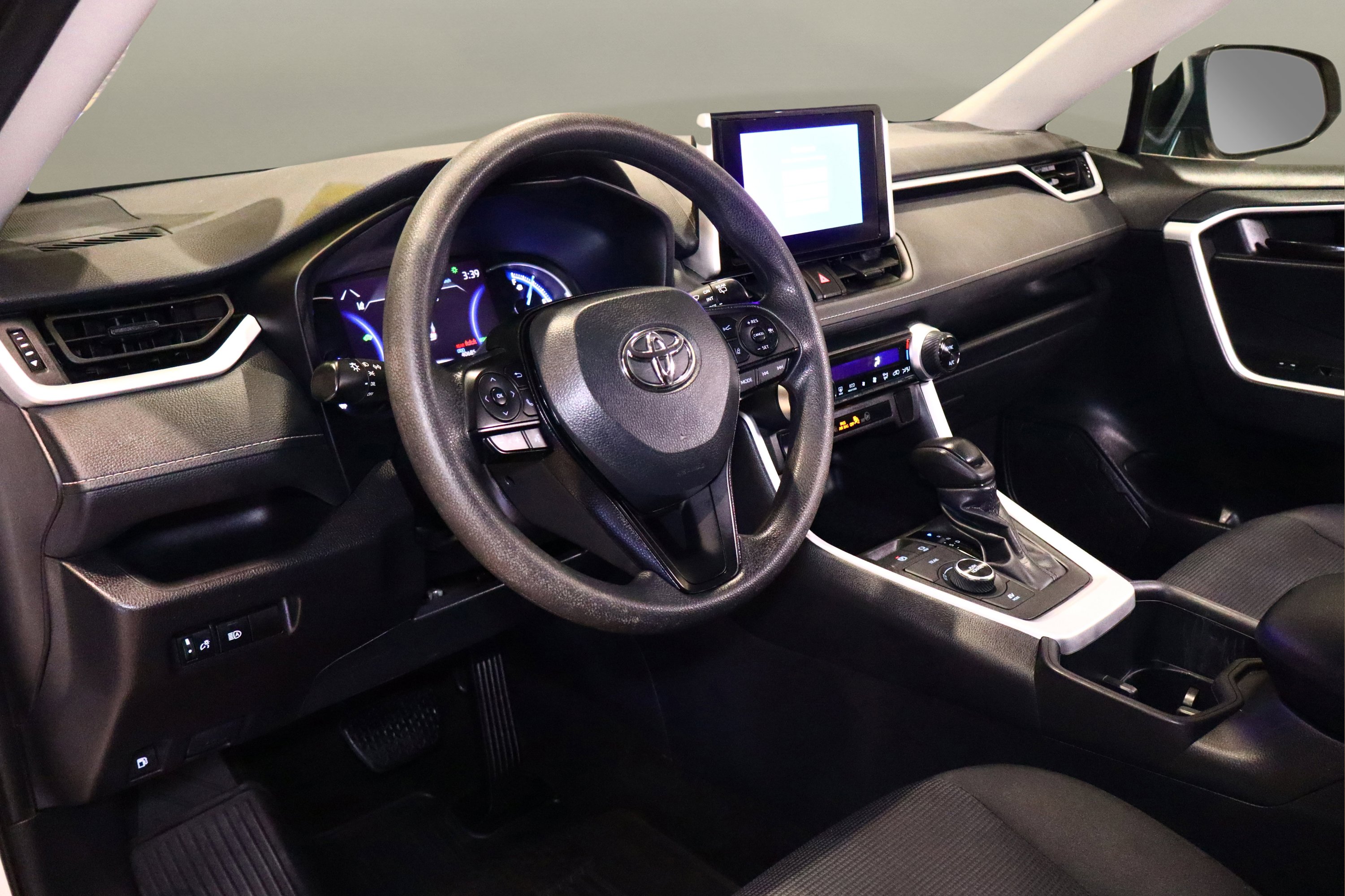 Used 2024 Toyota RAV4 LE image 10