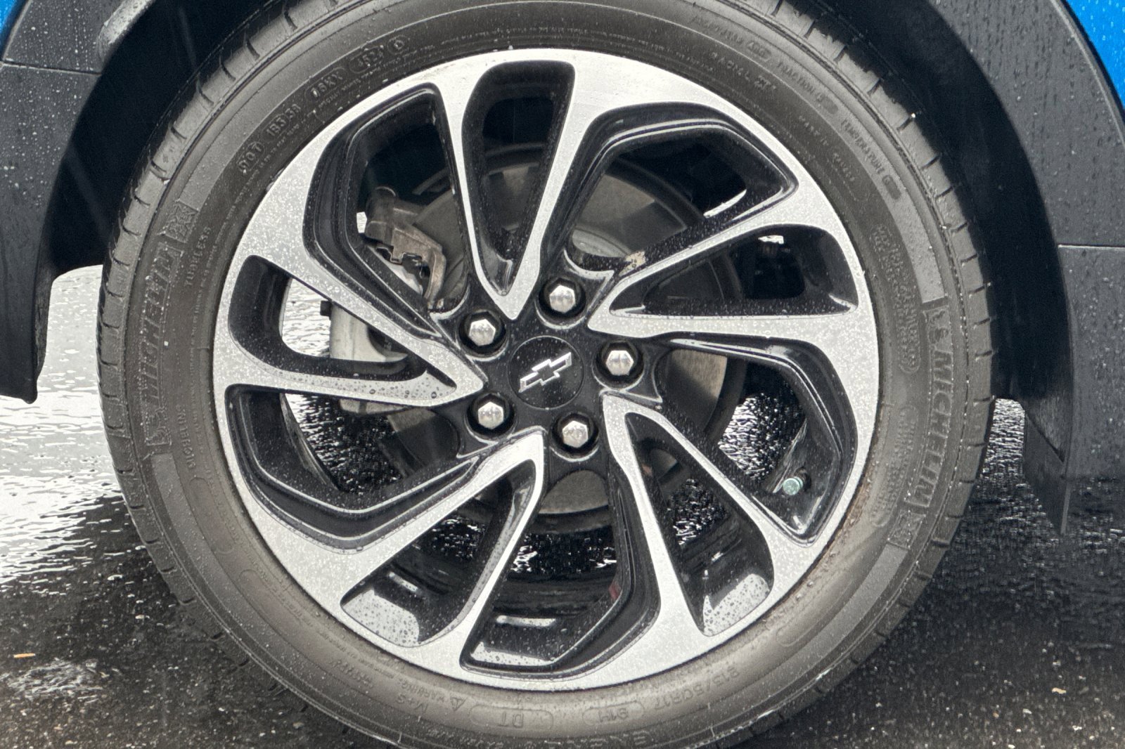 Used 2022 Chevrolet Bolt EUV Premier w/ Sun & Sound Package image 40