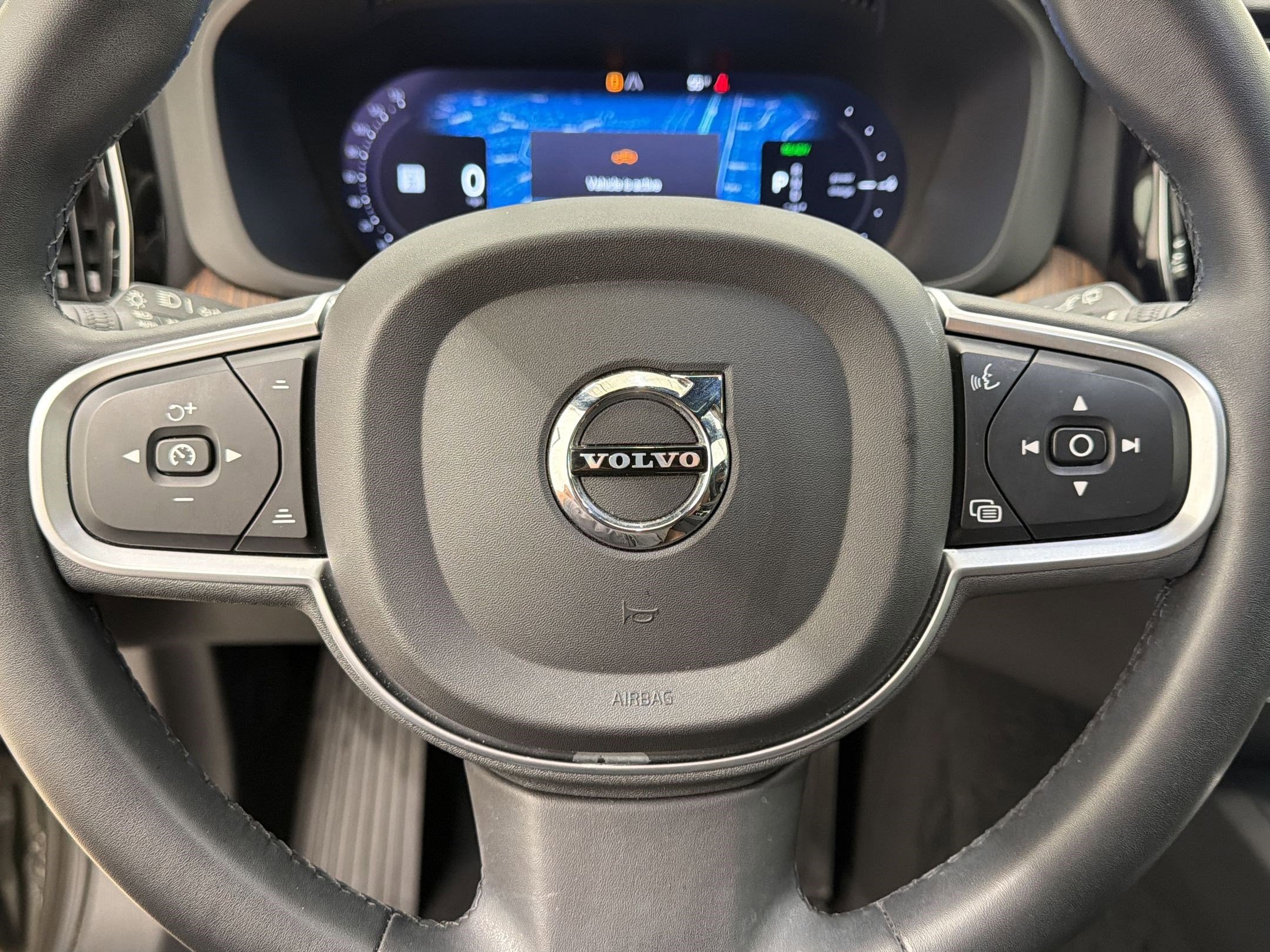 Used 2022 Volvo XC60 T8 Inscription Expression w/ Advanced Package AWD/4WD image 16