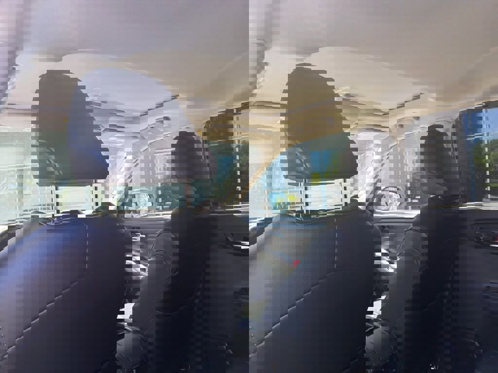 Used 2022 Toyota Highlander XLE FWD image 7