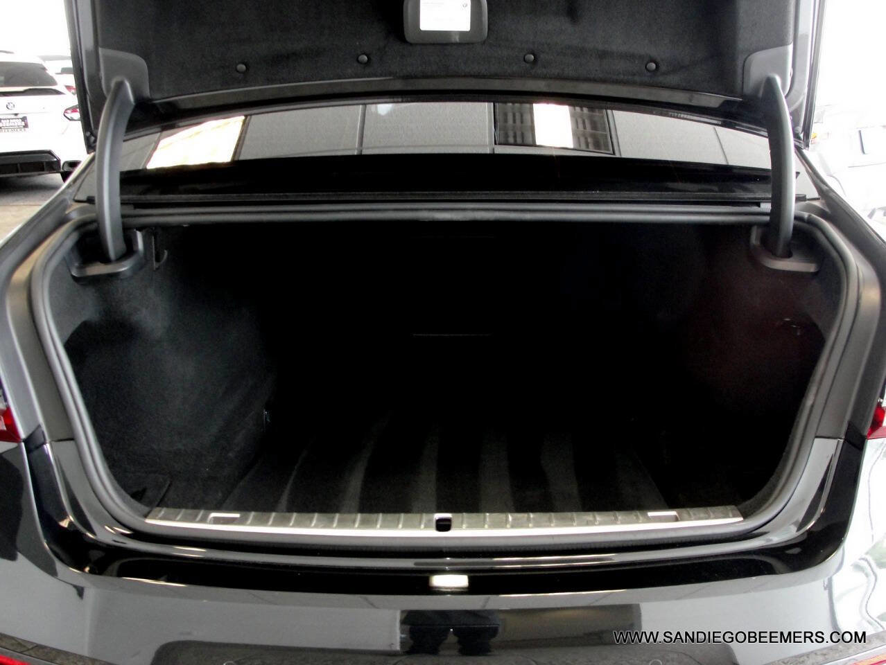 Used 2022 BMW 740i w/ M Sport Package image 57