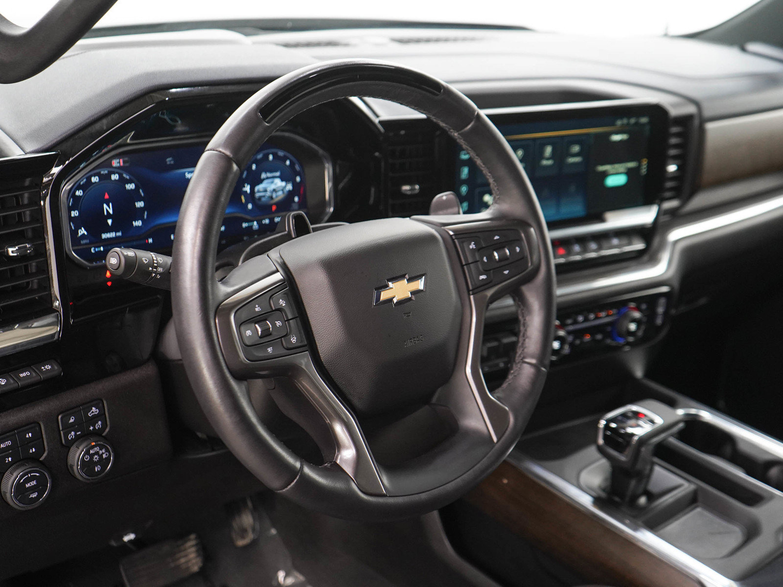 Used 2025 Chevrolet Silverado 1500 High Country w/ Technology Package AWD/4WD image 18