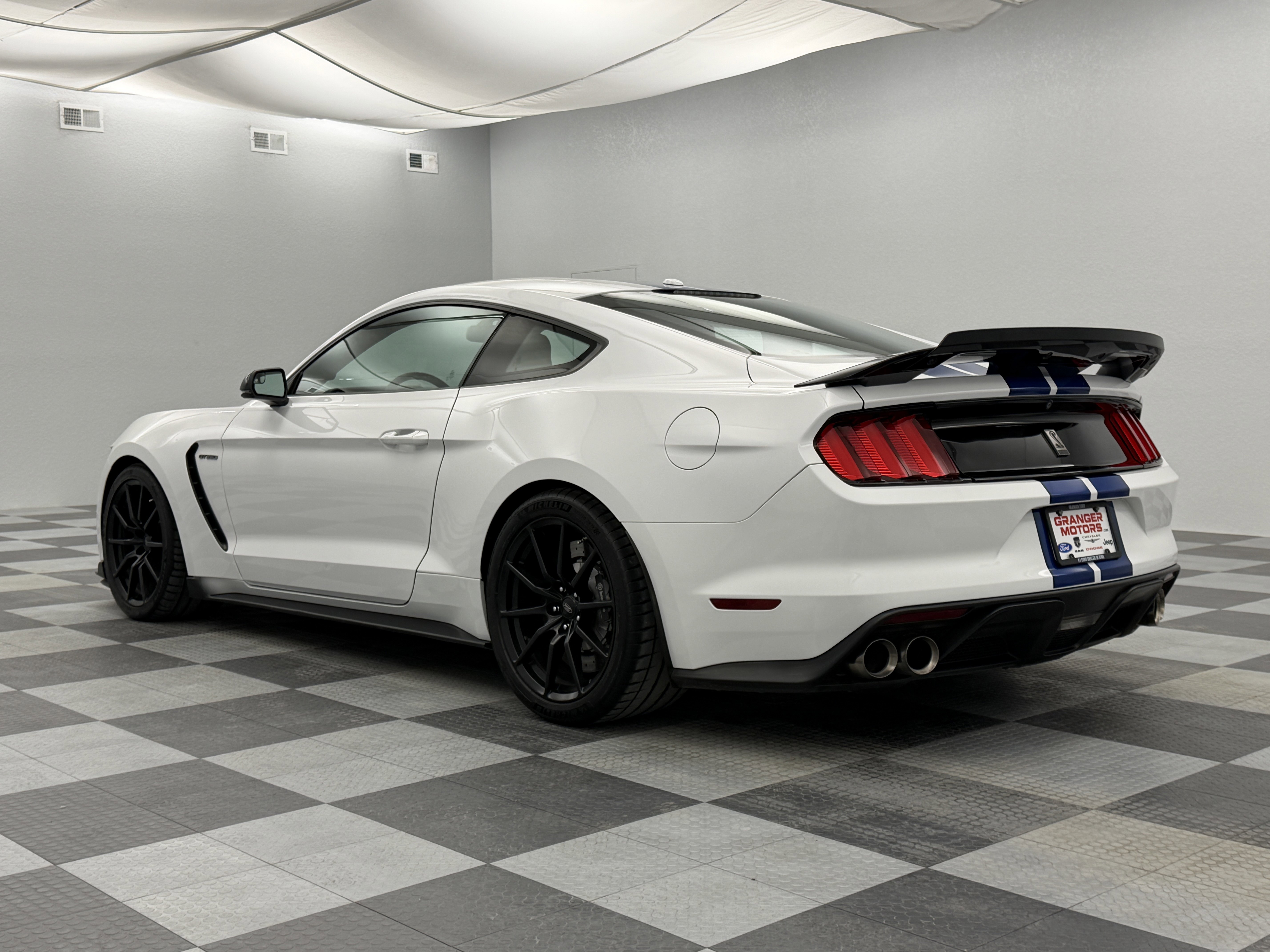 Used 2017 Ford Mustang Shelby GT350 image 12