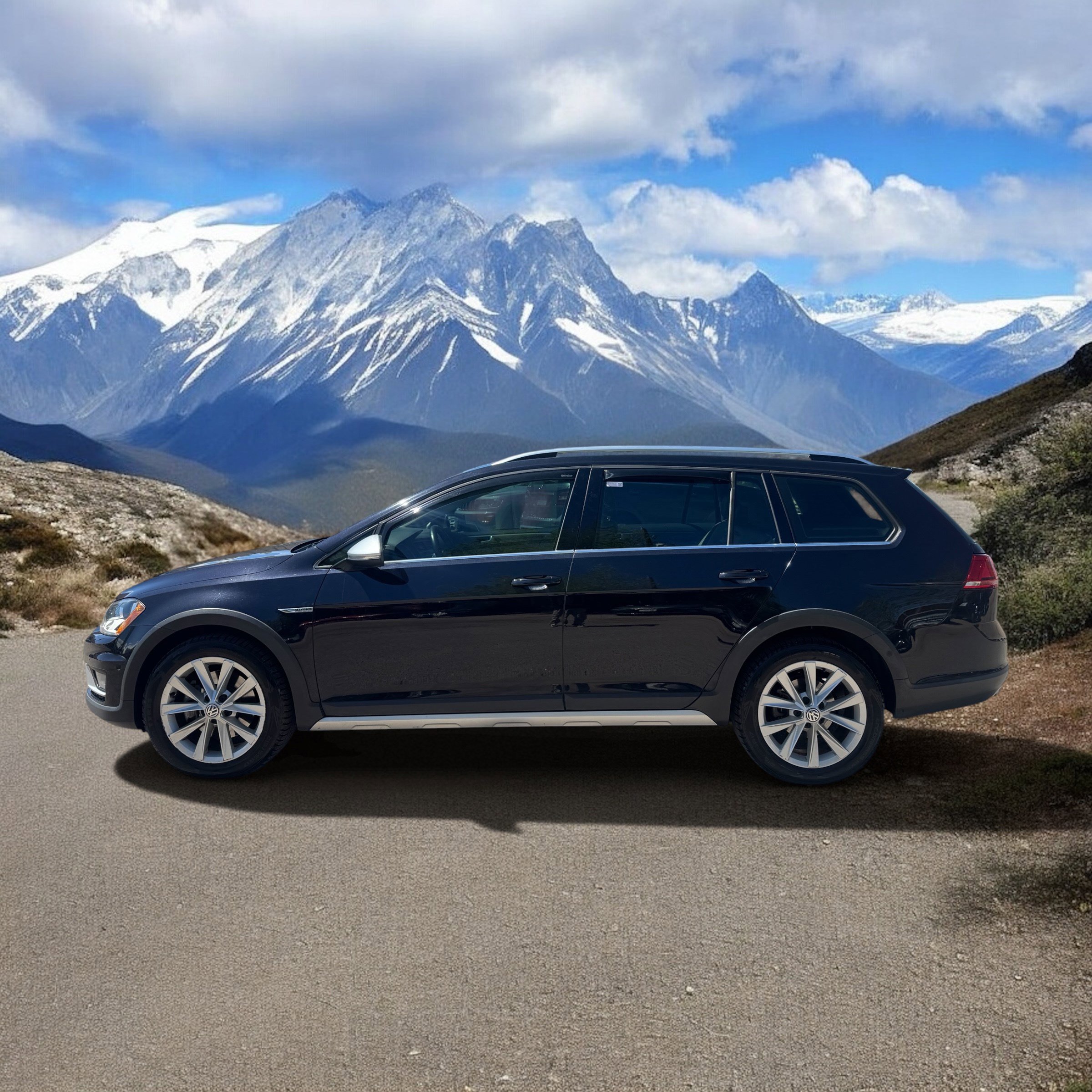 Used 2017 Volkswagen Golf Alltrack SE AWD/4WD image 2