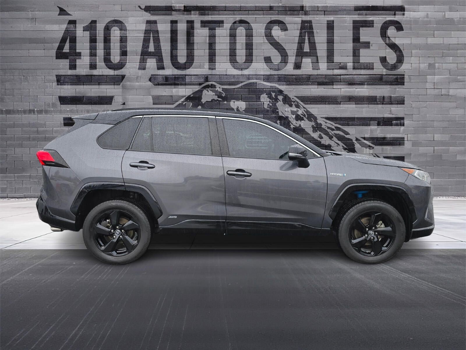 Used 2020 Toyota RAV4 XSE w/ XSE Grade Weather Package AWD/4WD image 2
