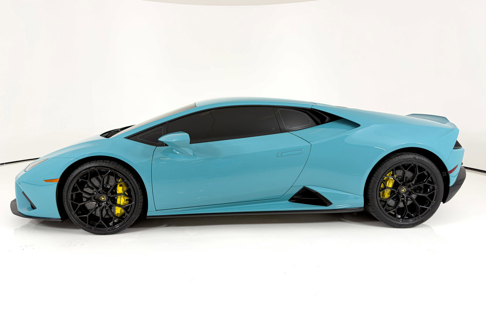 Used 2021 Lamborghini Huracan EVO image 3