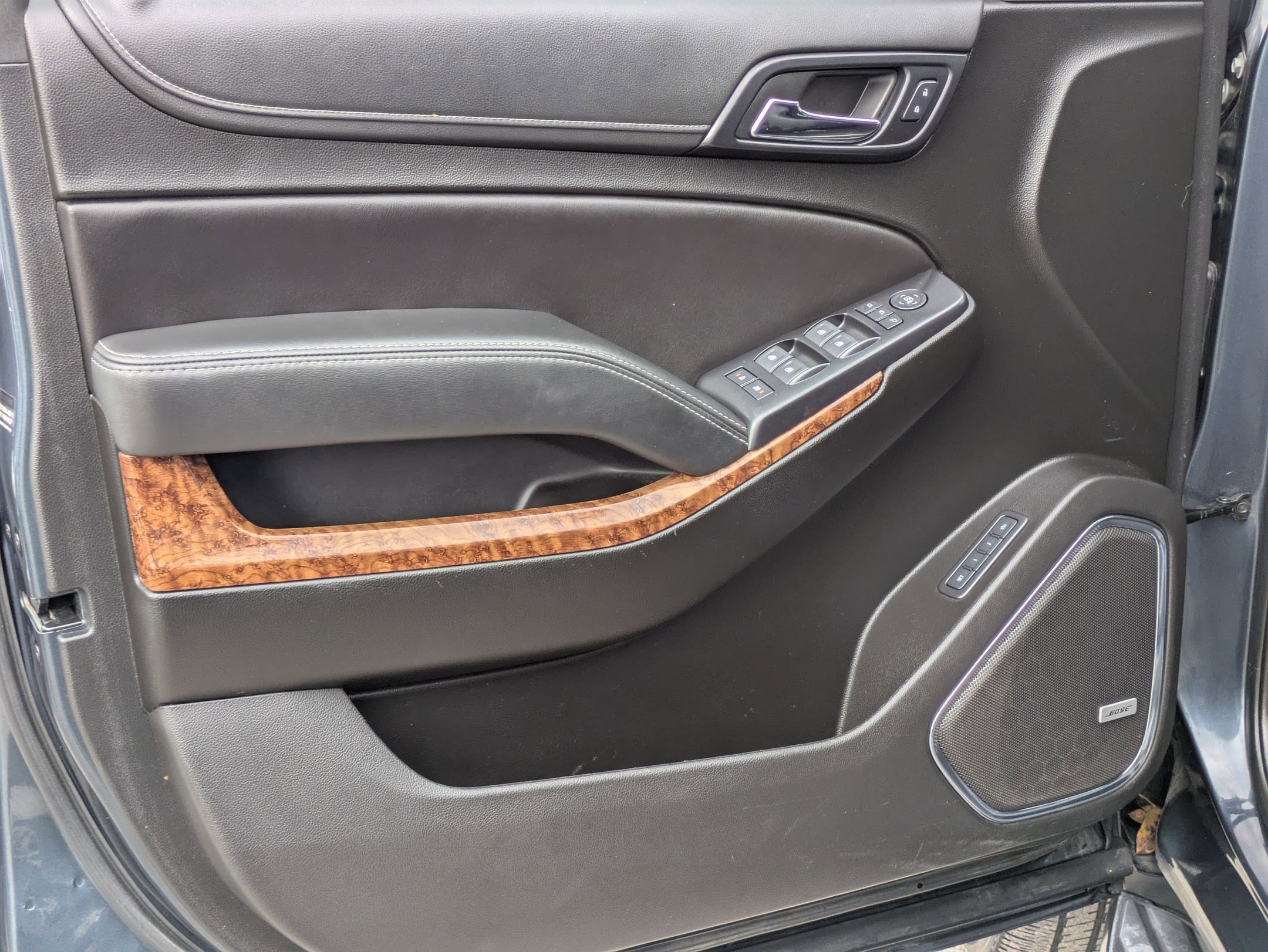 Used 2019 Chevrolet Suburban Premier w/ RST Edition image 11