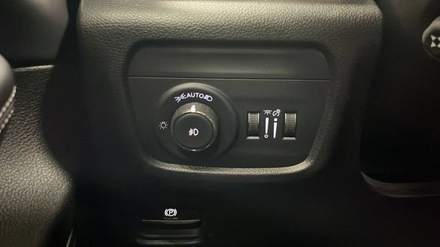 Certified 2024 Jeep Grand Cherokee Limited w/ Luxury Tech Group II AWD/4WD image 33