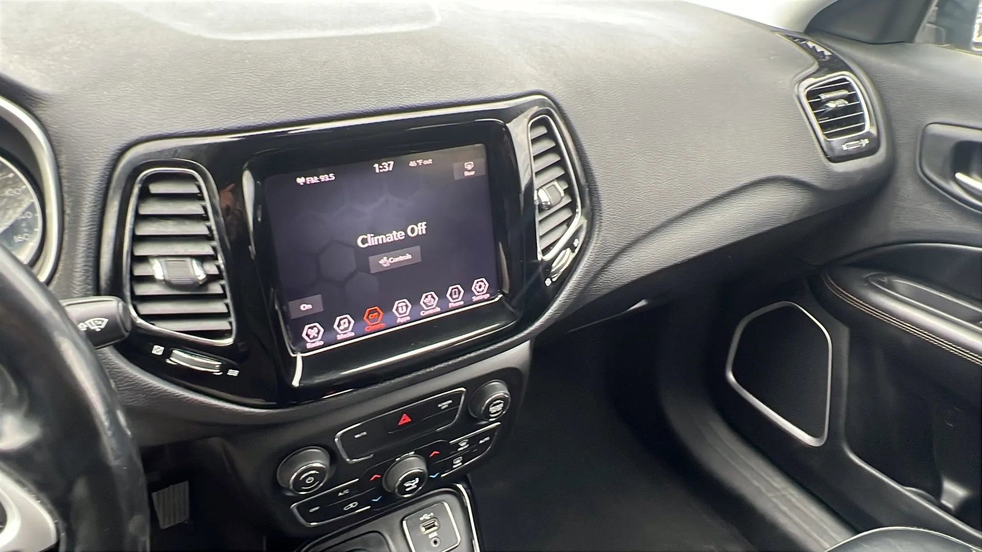 Used 2020 Jeep Compass Limited image 17