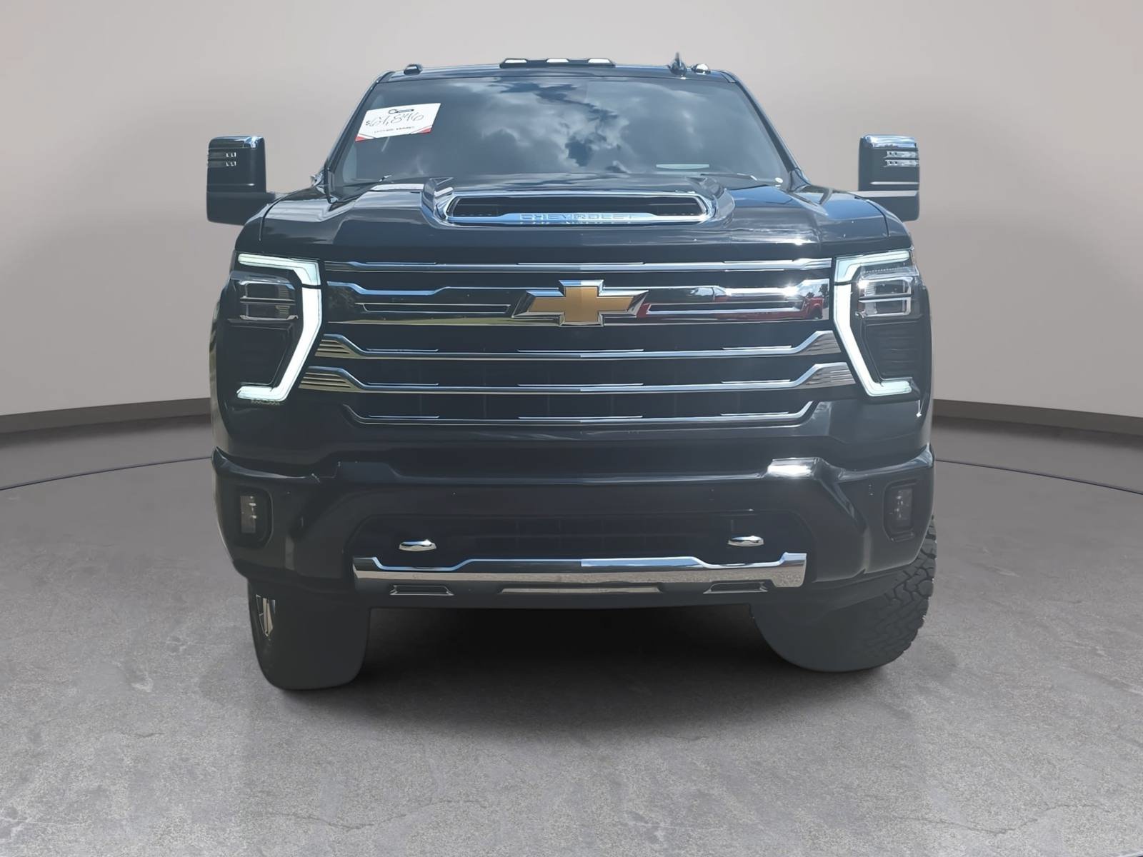 Used 2024 Chevrolet Silverado 2500 High Country w/ High Country Premium Package AWD/4WD image 2