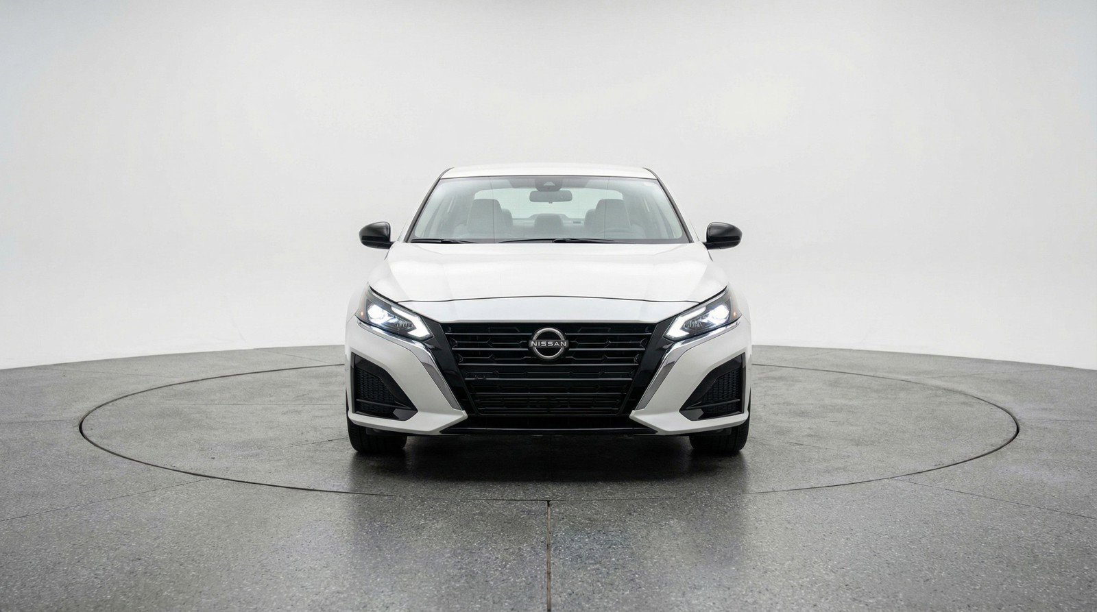 Used 2025 Nissan Altima 2.5 SV FWD image 2