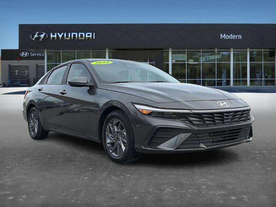 Certified 2024 Hyundai Elantra SEL image 3