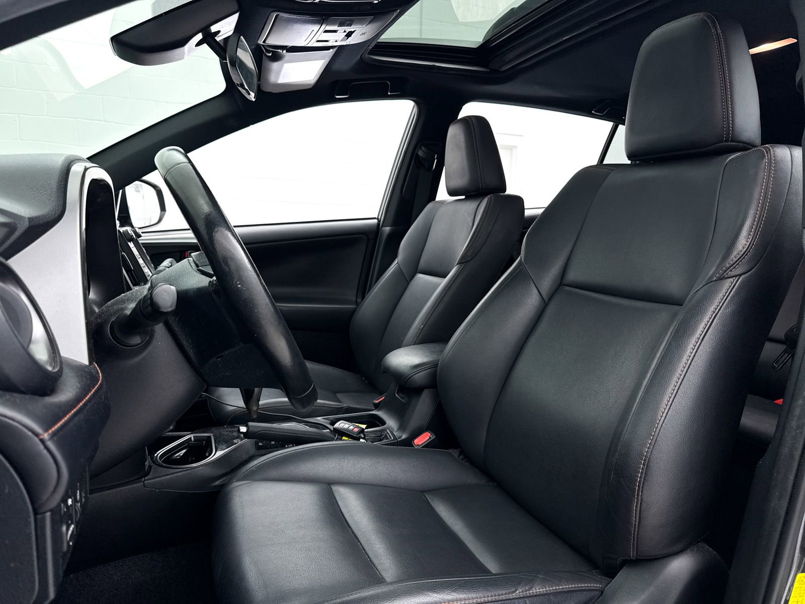 Used 2018 Toyota RAV4 SE AWD/4WD image 17