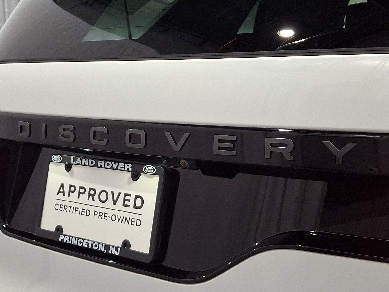 Certified 2025 Land Rover Discovery Dynamic SE AWD/4WD image 31