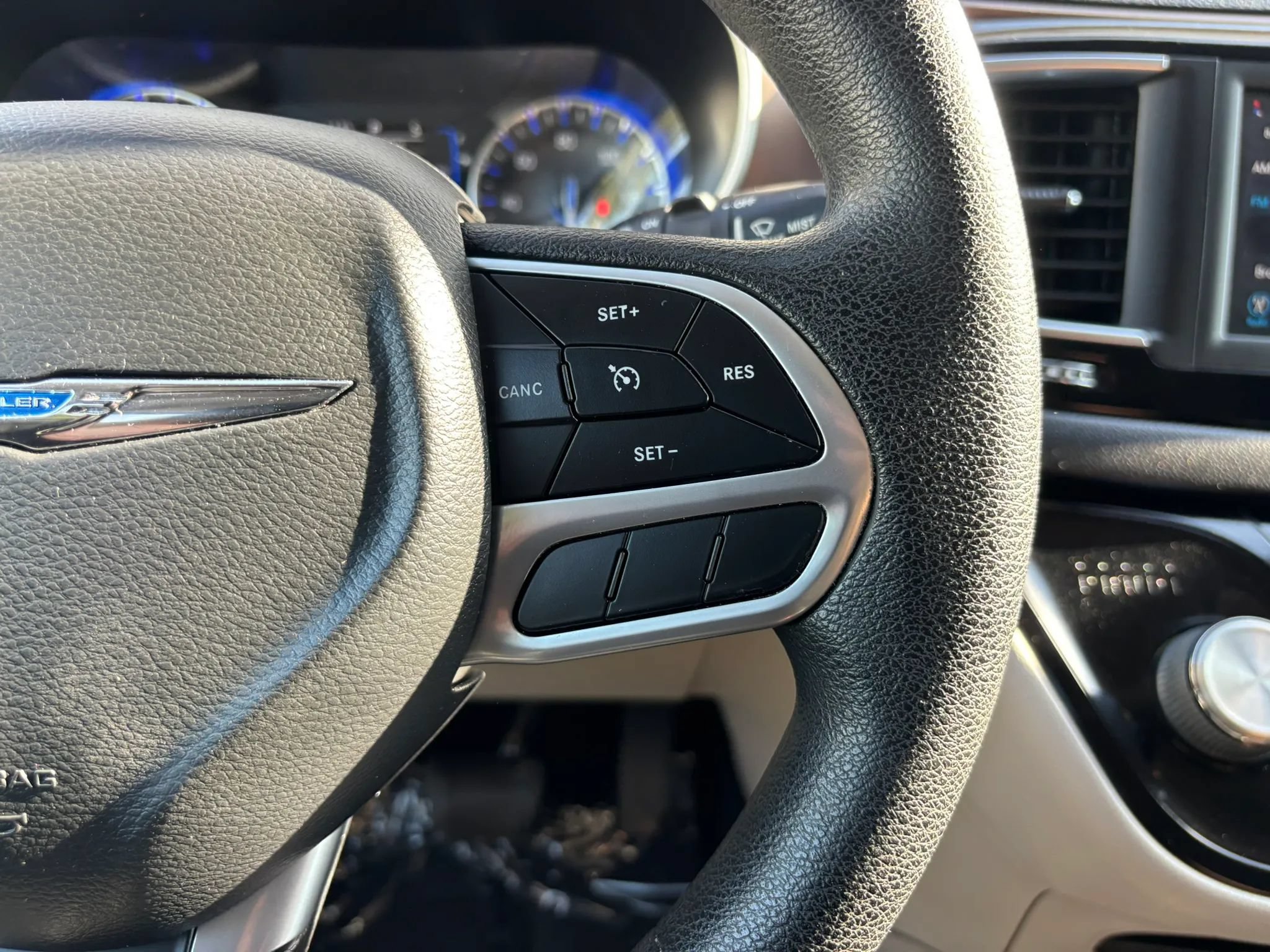 Used 2021 Chrysler Voyager L FWD image 18