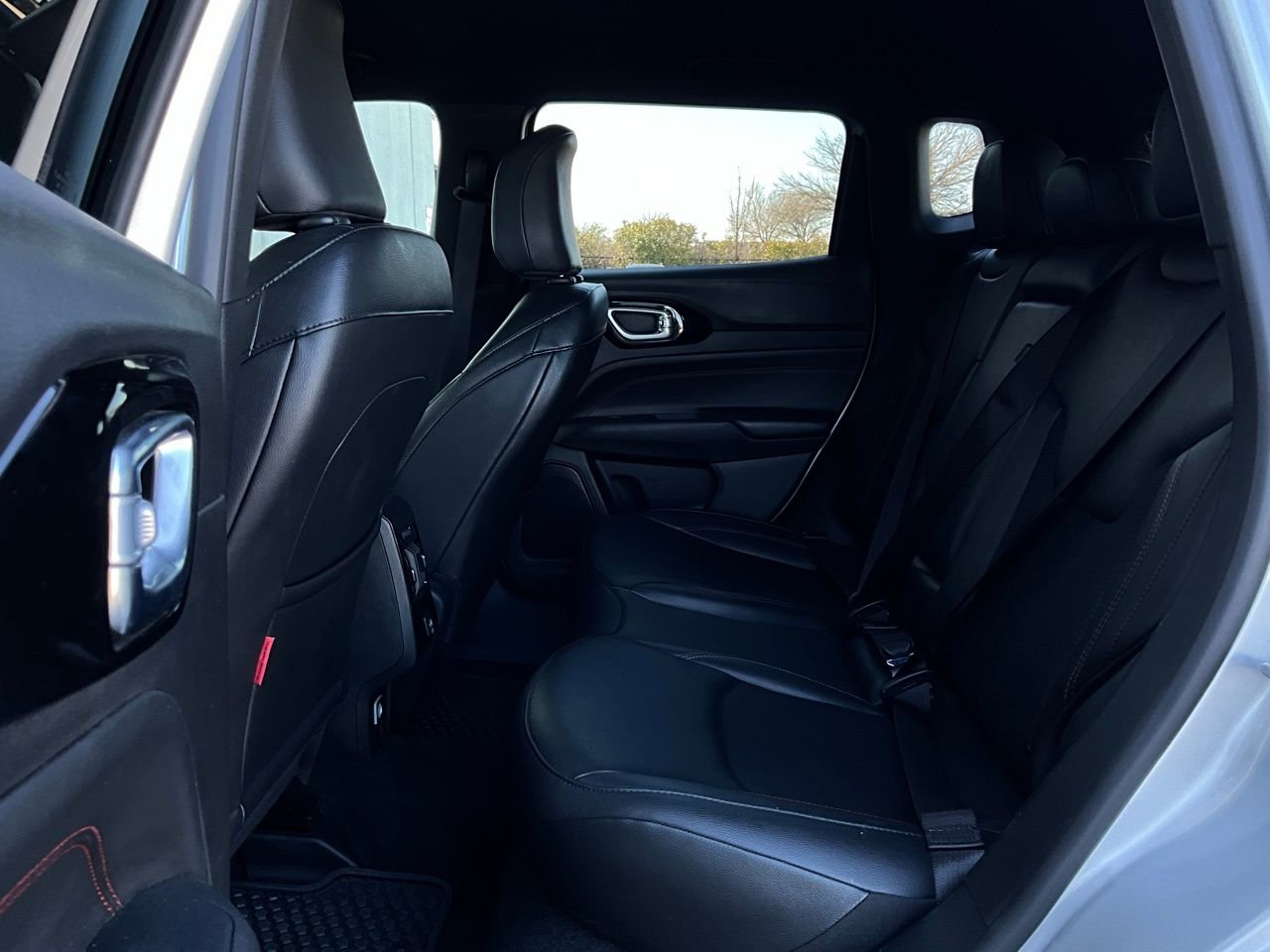 Used 2025 Jeep Compass Trailhawk image 12