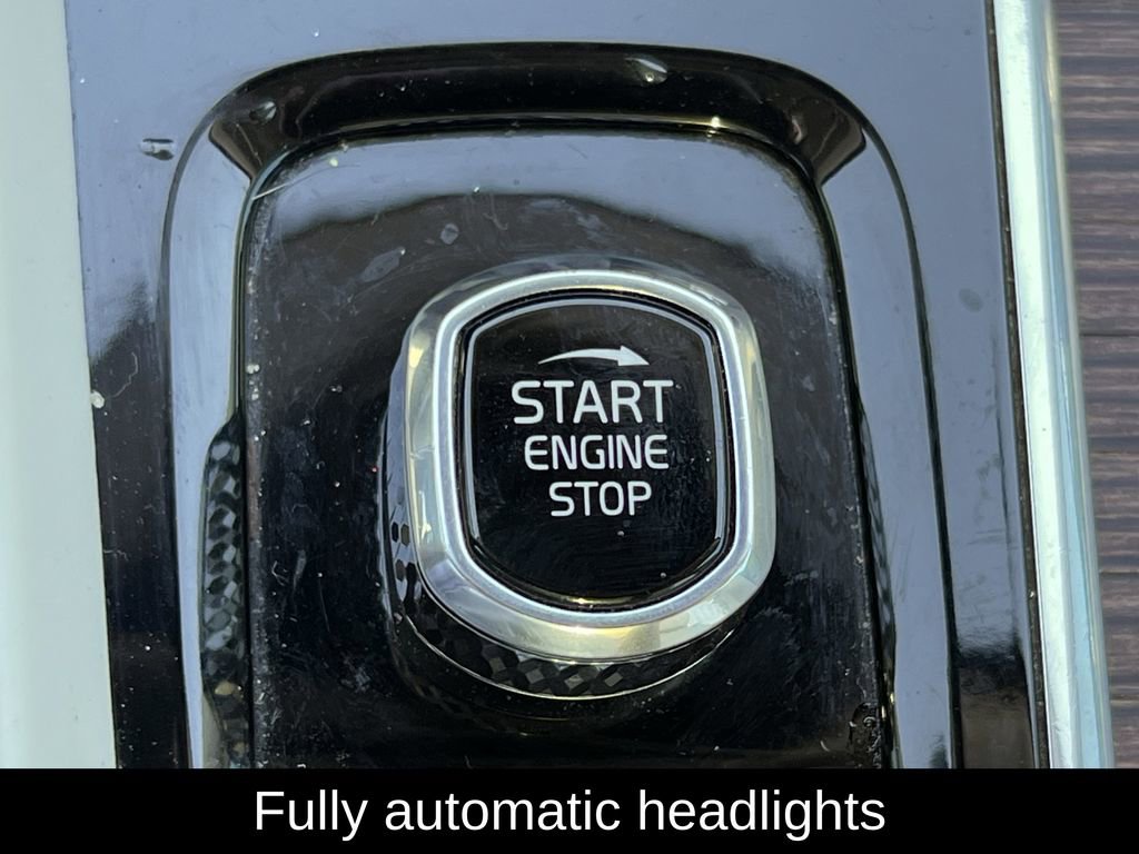 Used 2021 Volvo XC60 T6 Momentum image 22