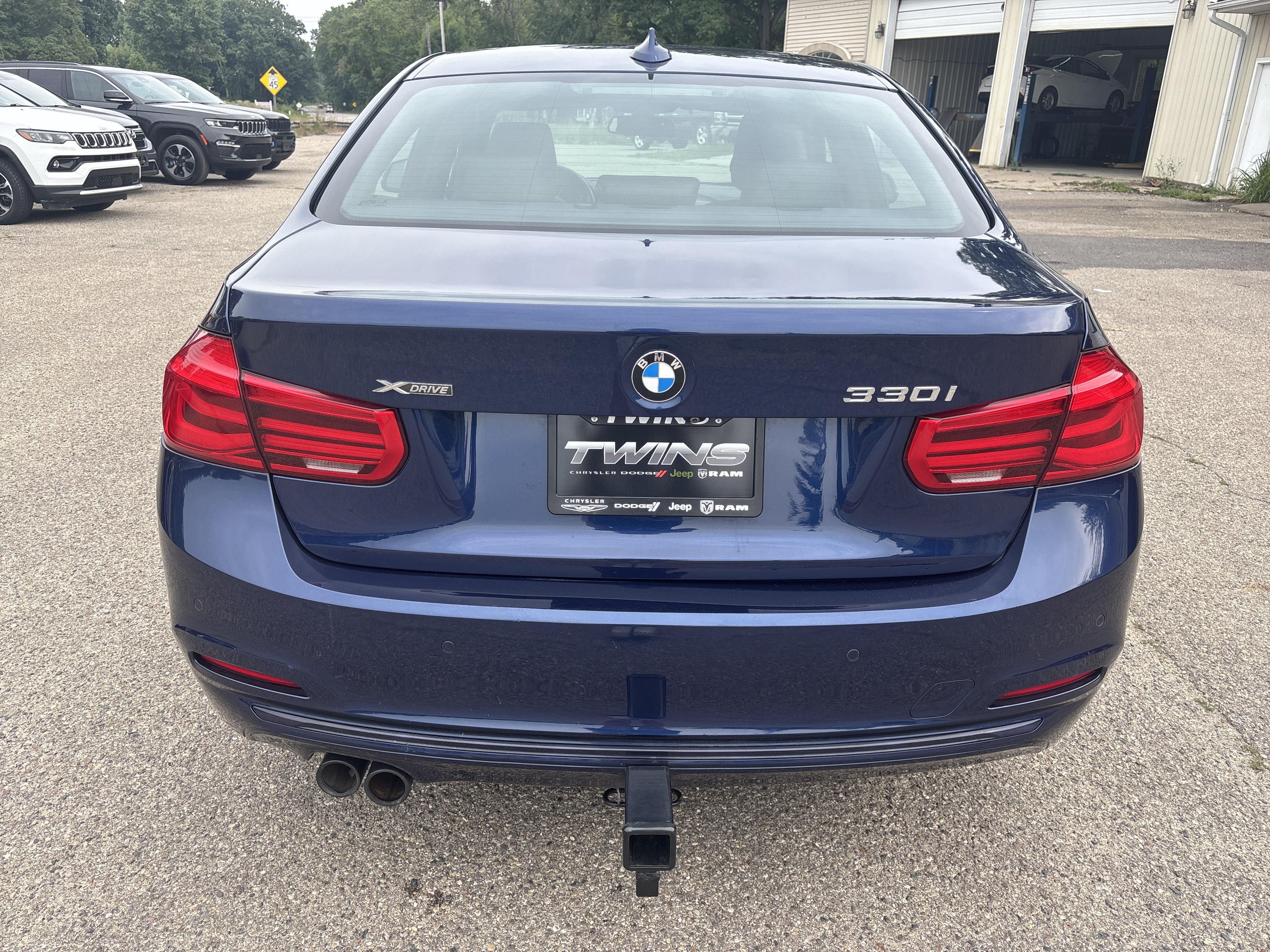 Used 2018 BMW 330i xDrive Sedan AWD/4WD image 4