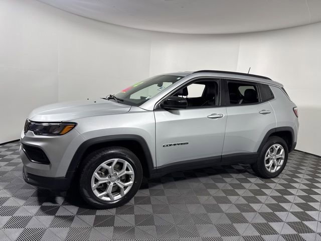 Used 2024 Jeep Compass Latitude image 12