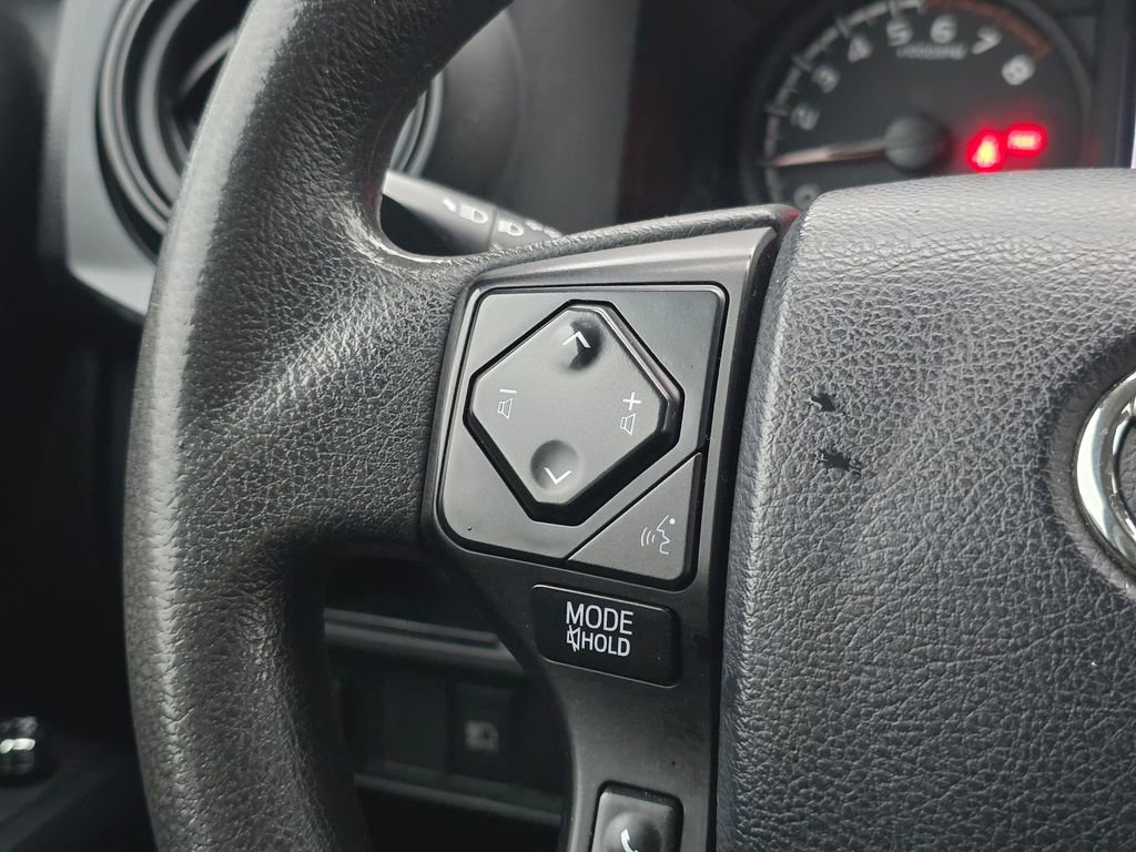 Used 2018 Toyota Tacoma SR image 33