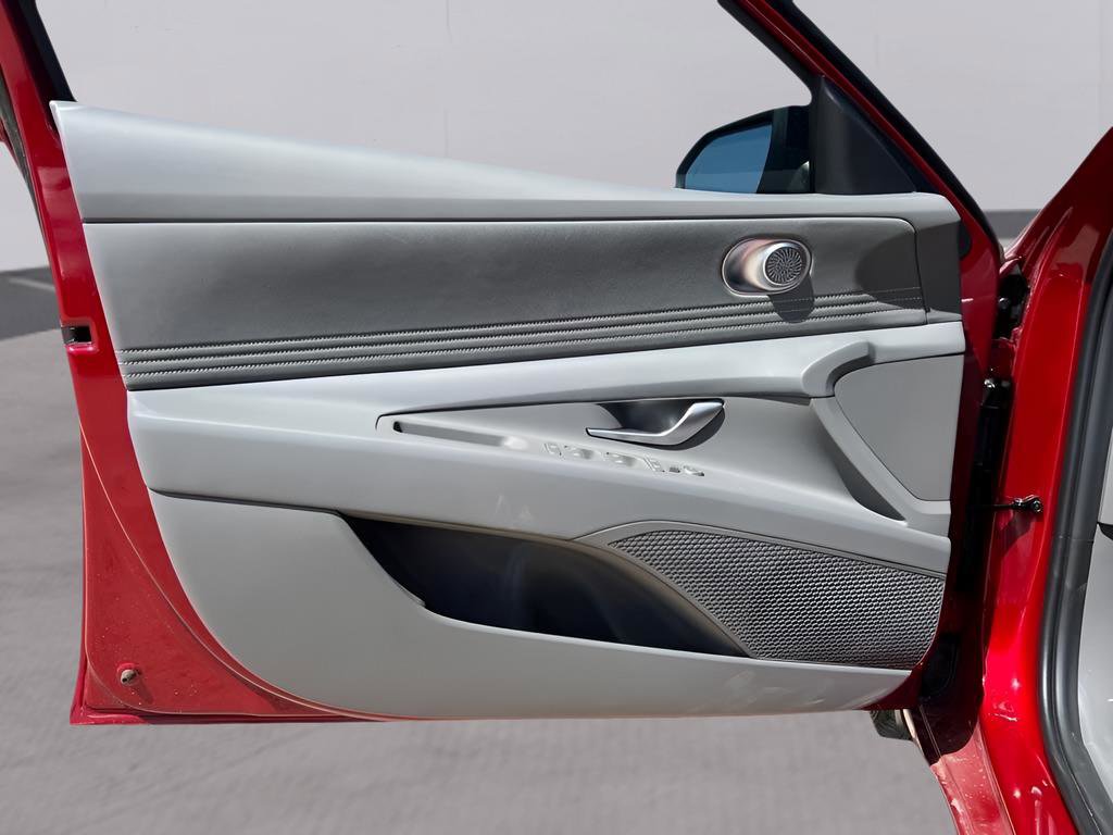 Used 2025 Hyundai Elantra Sport image 16