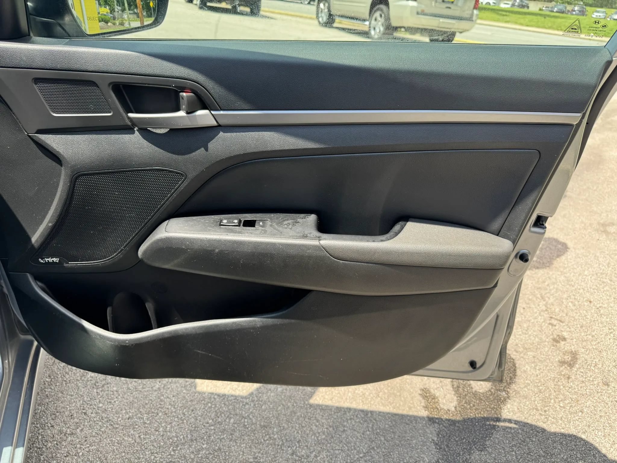 Used 2017 Hyundai Elantra Limited w/ Limited Tech Package 04 FWD image 22