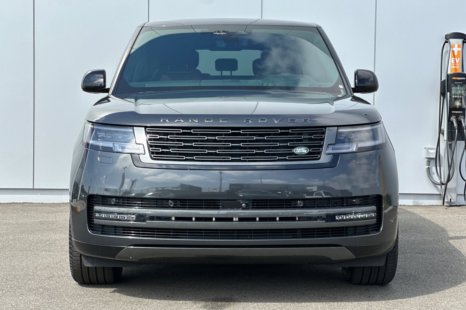 Used 2024 Land Rover Range Rover Autobiography image 8