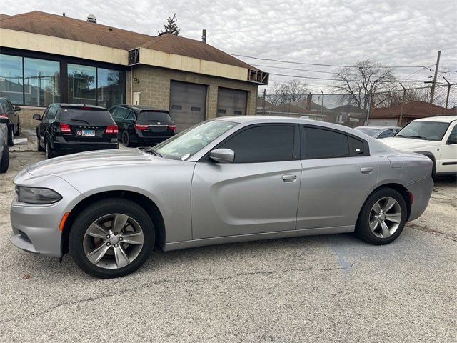 Used 2015 Dodge Charger SXT RWD image 2