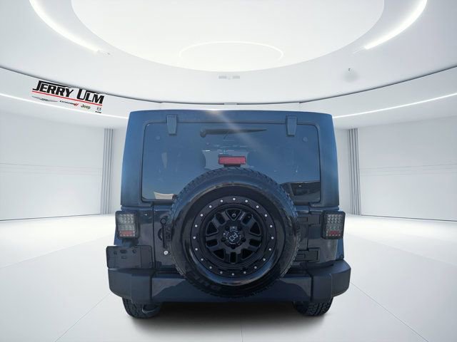 Used 2017 Jeep Wrangler Unlimited Sahara AWD/4WD image 4
