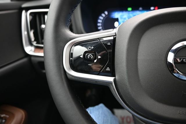 Used 2025 Volvo V60 B5 Cross Country Plus AWD/4WD image 26