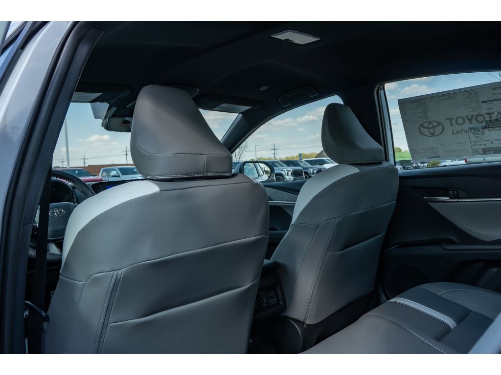 Used 2026 Toyota Camry SE FWD image 12