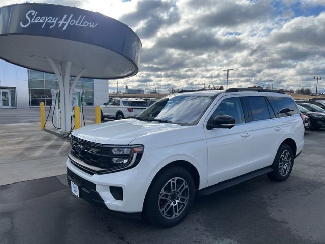 Used 2025 Ford Expedition Active image 1