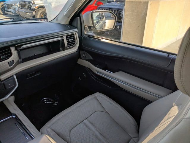 Used 2022 Ford Expedition Limited image 19