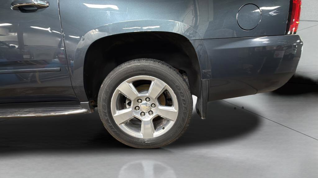 Used 2019 Chevrolet Suburban Premier AWD/4WD image 34