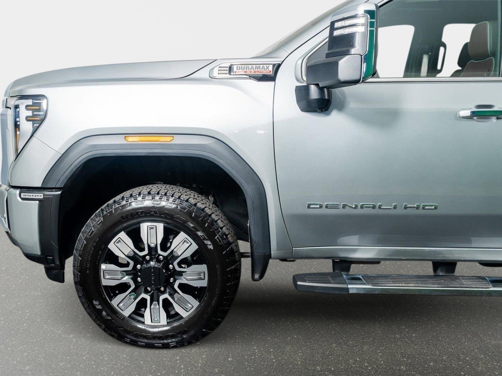 Used 2025 GMC Sierra 3500 Denali w/ Denali Reserve Package AWD/4WD image 17