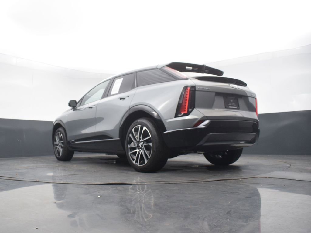 Certified 2025 Cadillac Optiq Sport 2 w/ LPO, Floor Liner Package AWD/4WD image 51