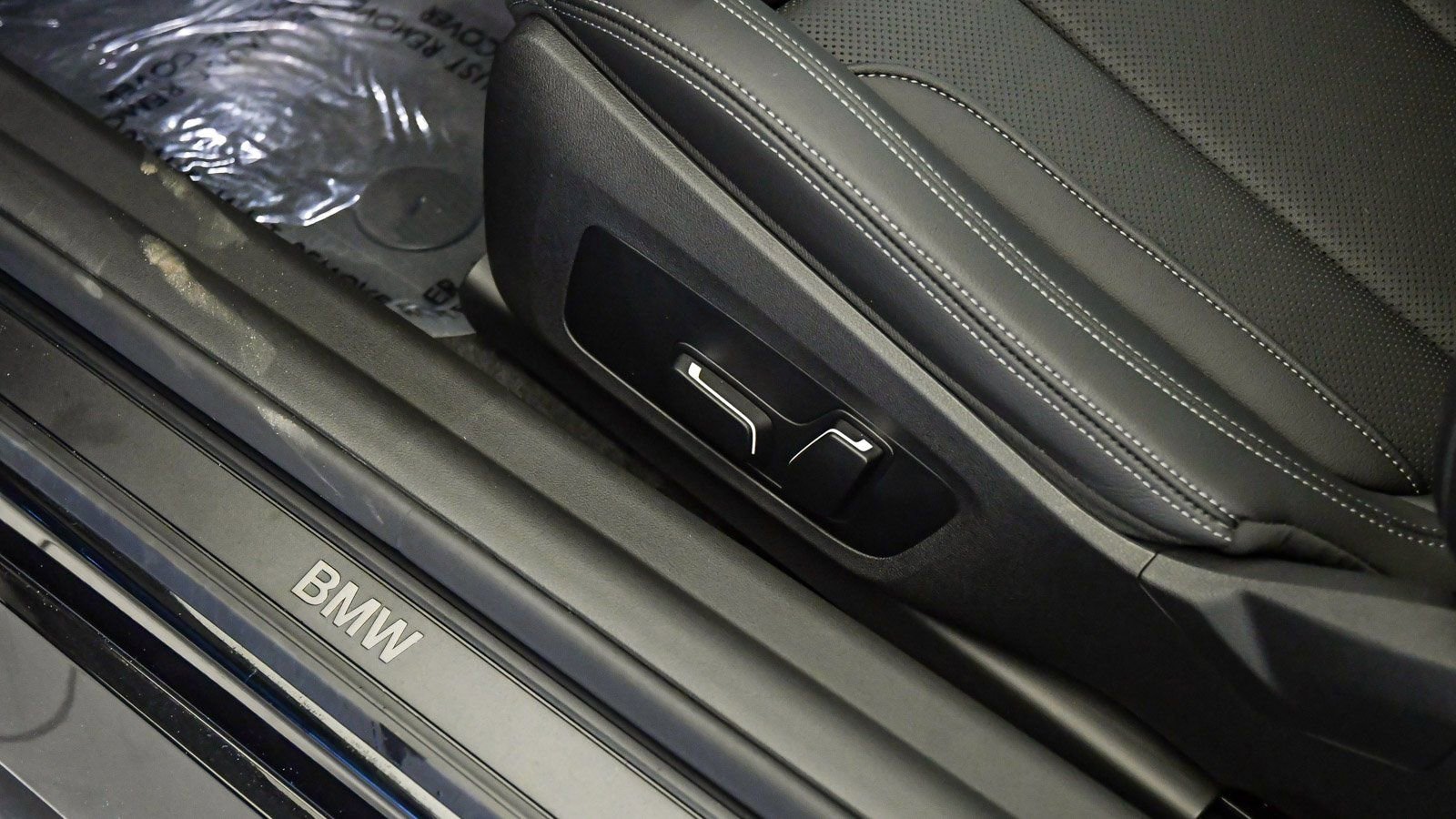 Used 2025 BMW 230i Coupe w/ Convenience Package image 21