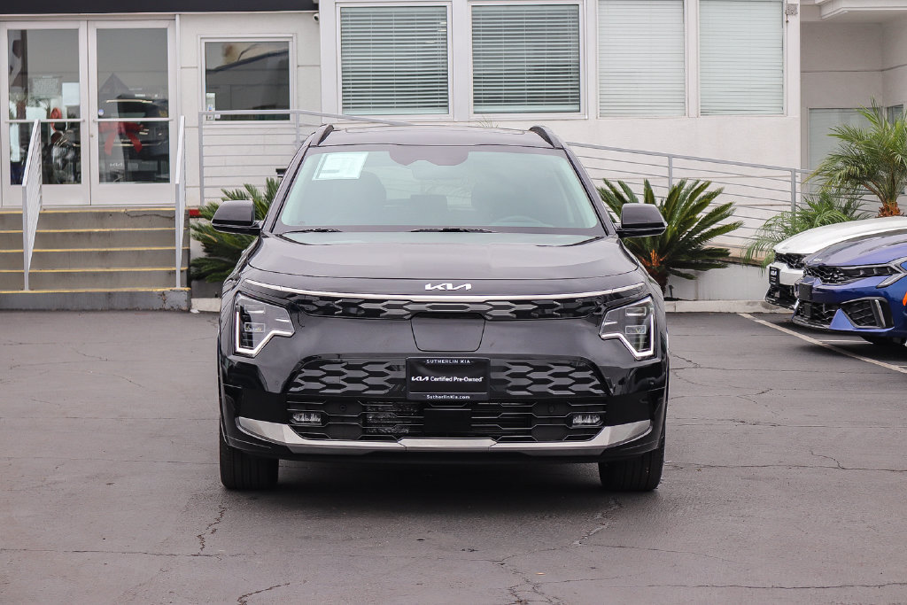 Certified 2025 Kia Niro Wave w/ Wave Preserve Package FWD image 2