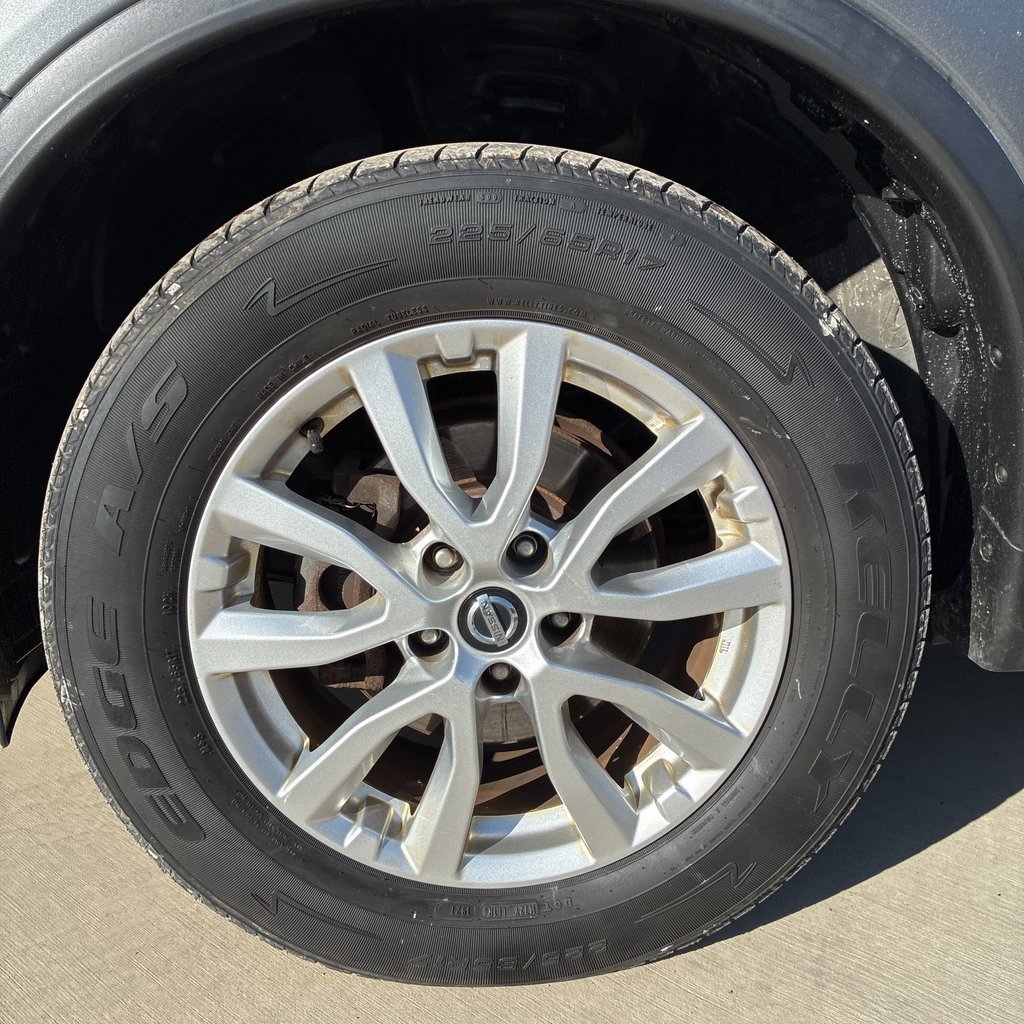 Used 2017 Nissan Rogue SV w/ SV Premium Package image 10