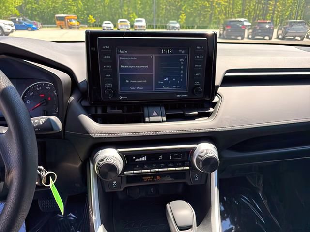 Used 2020 Toyota RAV4 LE w/ Carpet Mat Package AWD/4WD image 23