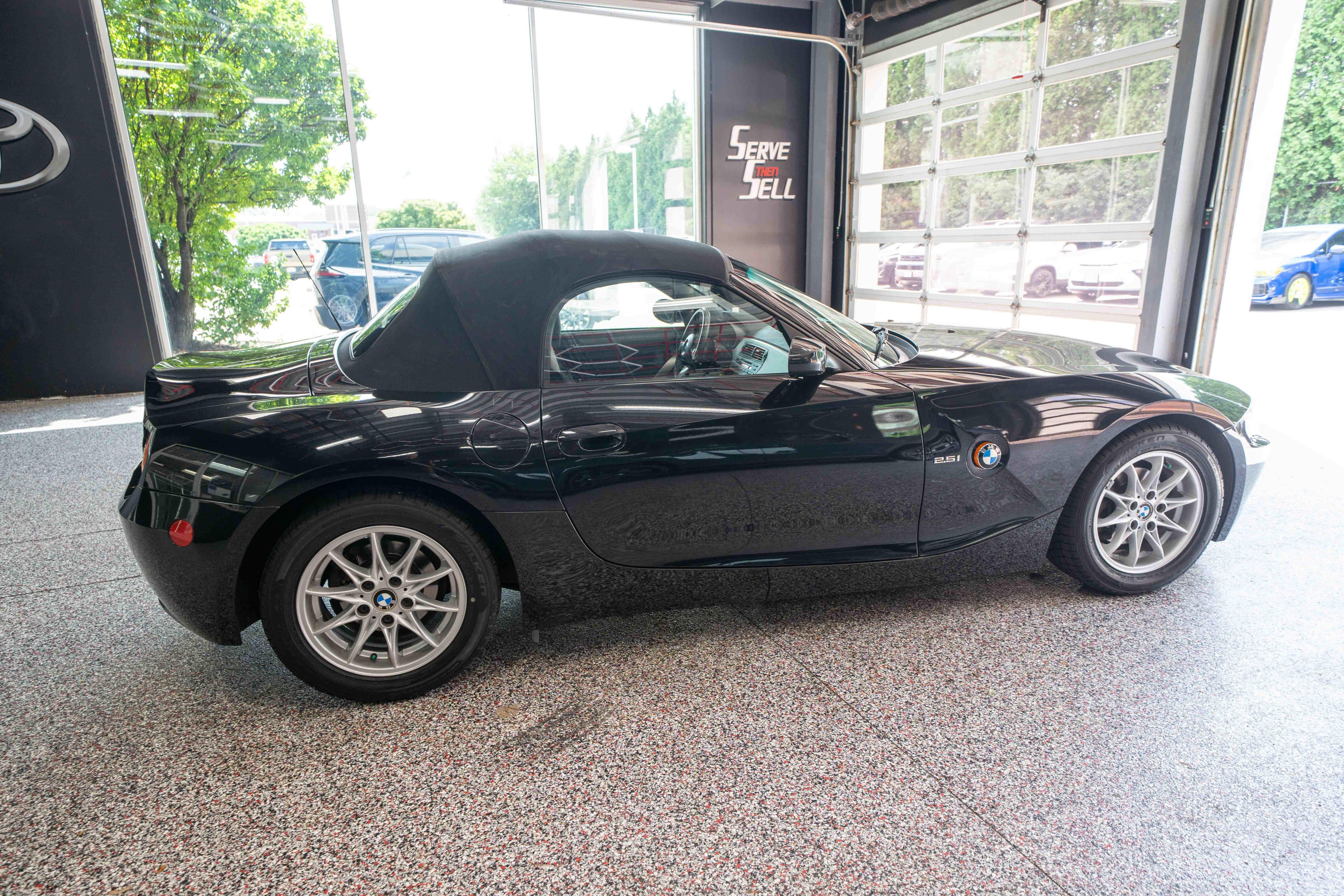 Used 2004 BMW Z4 2.5i RWD image 4