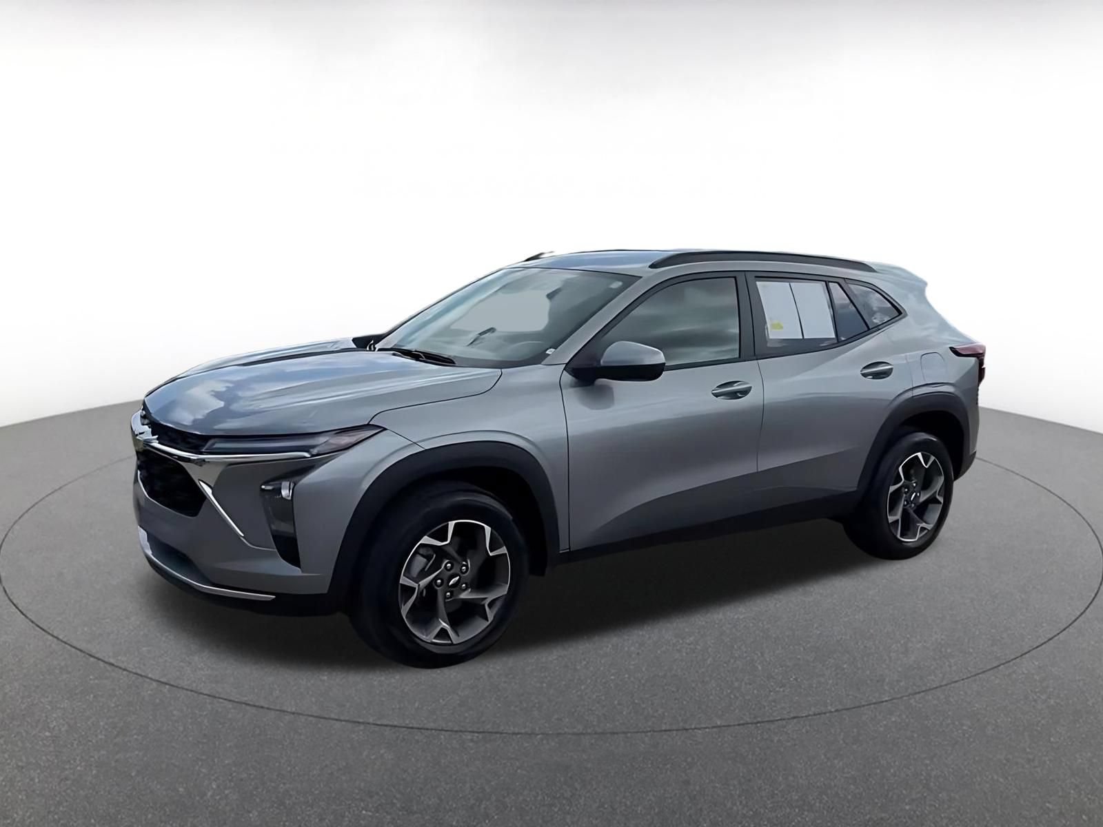 Used 2025 Chevrolet Trax LT FWD image 9