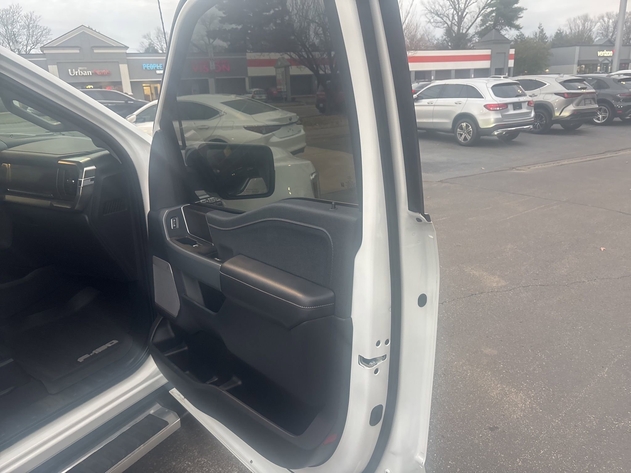 Used 2023 Ford F150 Lariat w/ Equipment Group 502A High image 18