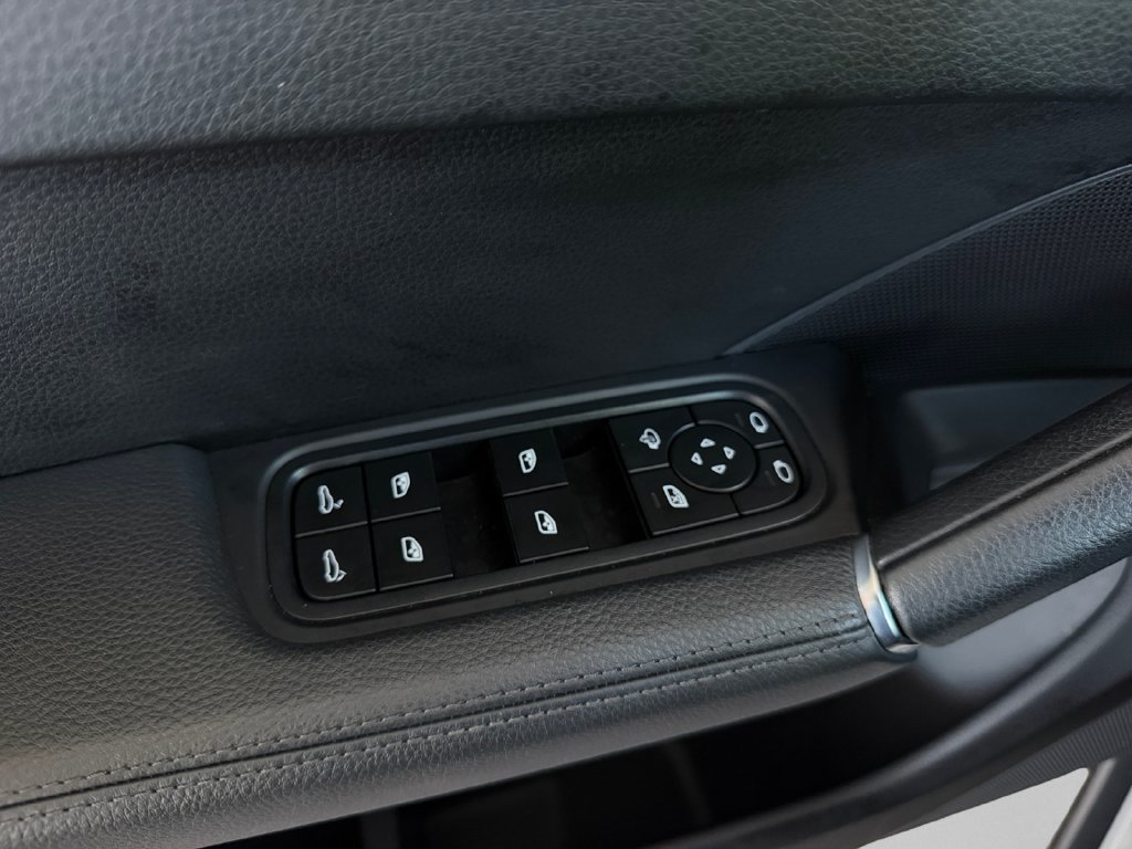 Used 2023 Porsche Cayenne Platinum Edition AWD/4WD image 25