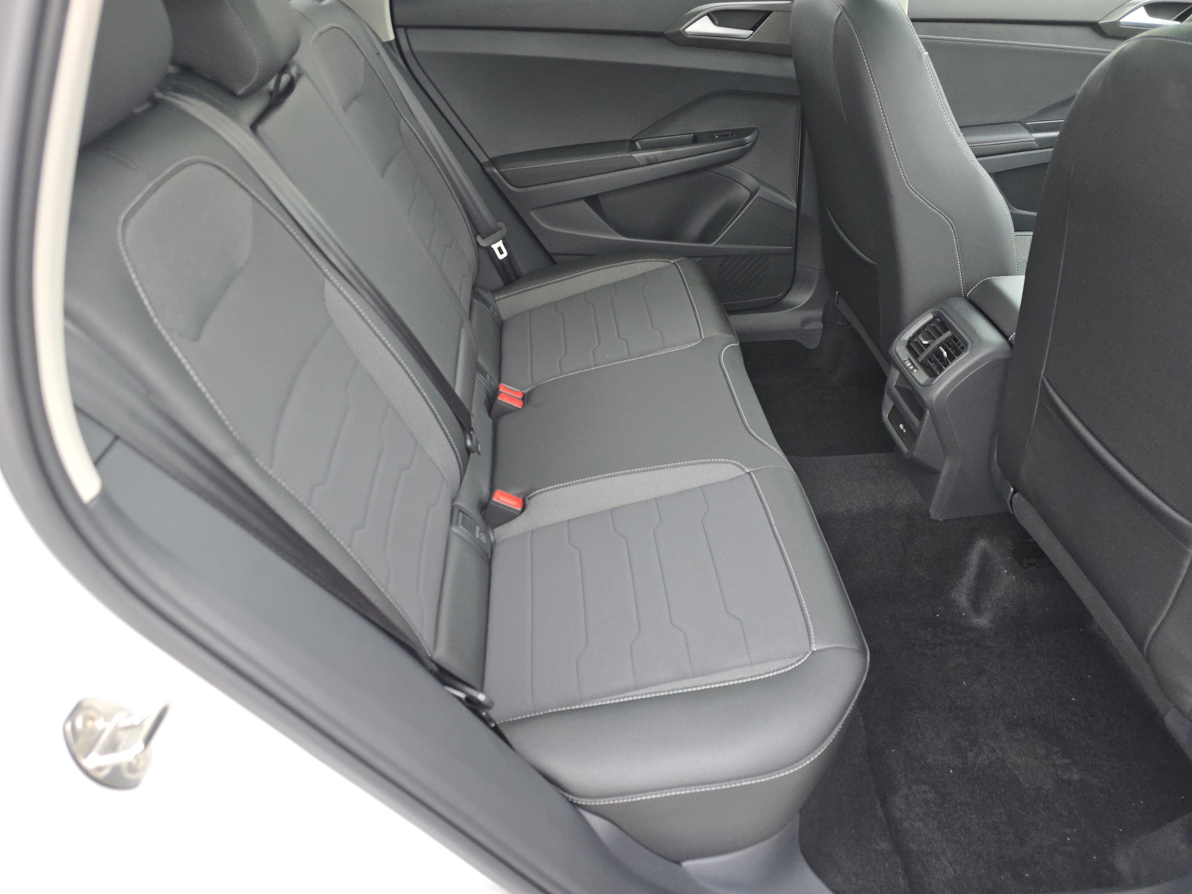 New 2025 Volkswagen Taos SE image 20